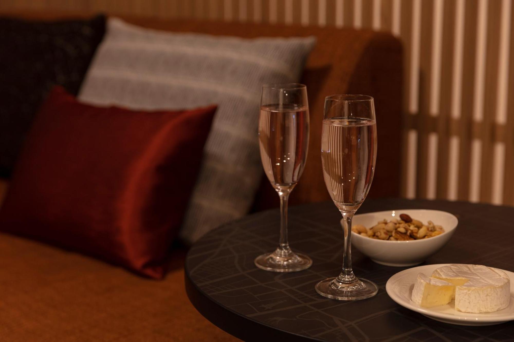 Tokyu Vacations Osaka Midosuji Hotel Bagian luar foto